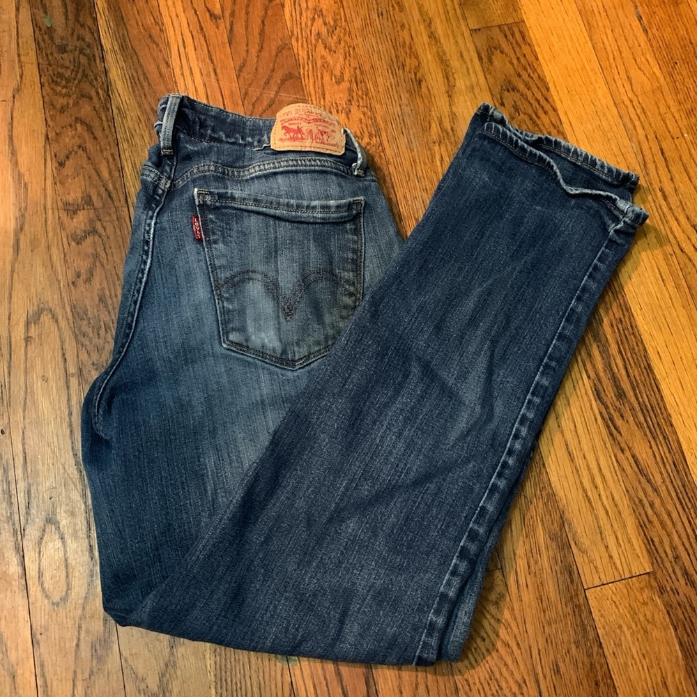 Women’s size 4 Levi jeans